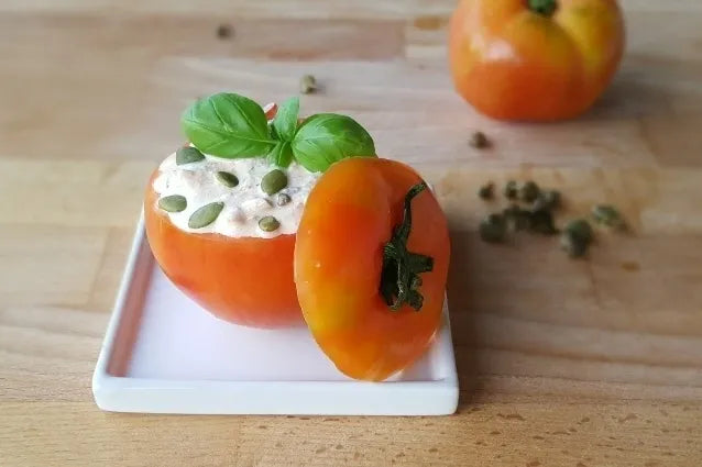 Stuffed tomato with tuna