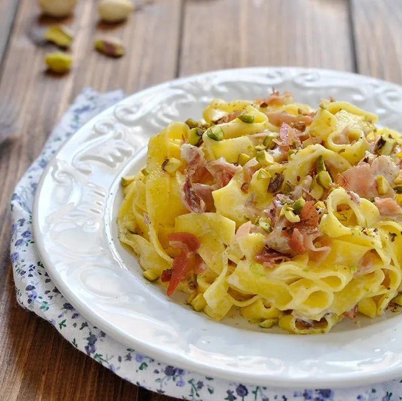 Tagliatelle with mascarpone, speak and pistachios