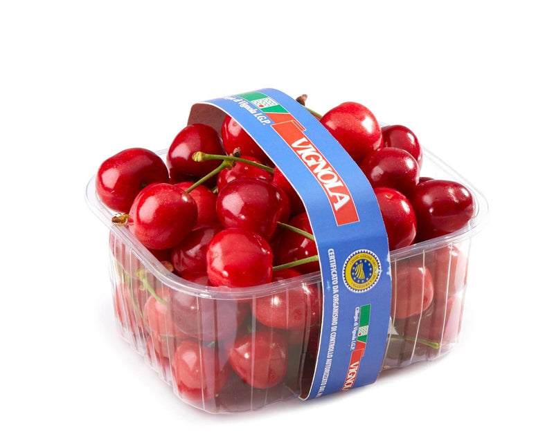 Vignola IGP cherries in clear plastic container, red cherries with blue label